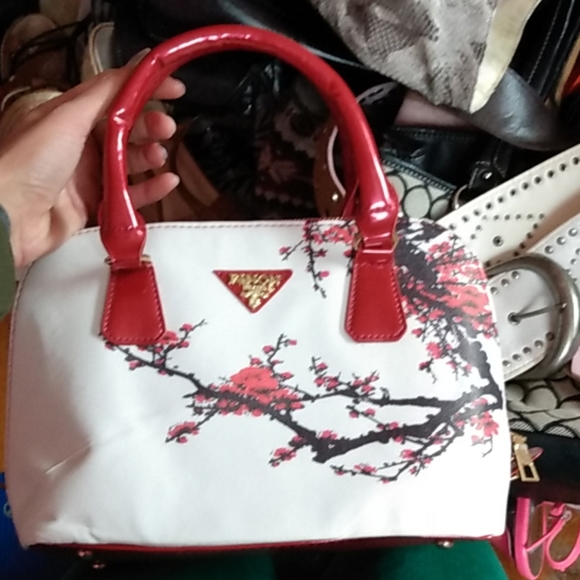 Clutch - Picture 1 of 3